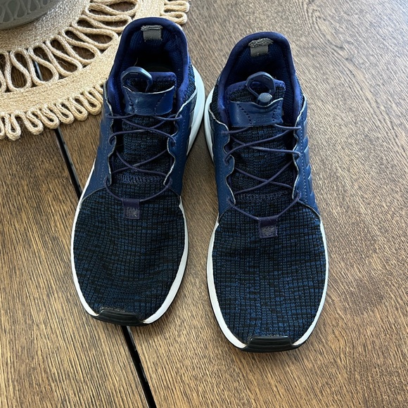 Adidas all around running shoe Navy Blue with bunjee laces good condition casual - Picture 3 of 6